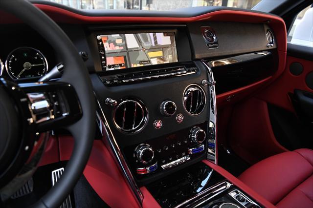Photo of 2023 English White Rolls-Royce Cullinan