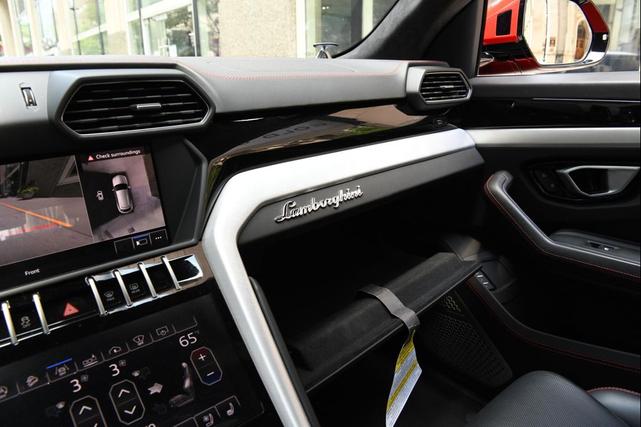 Photo of 2019 Rosso Lamborghini Urus