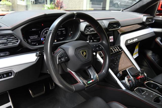 Photo of 2019 Rosso Lamborghini Urus