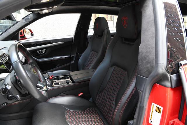 Photo of 2019 Rosso Lamborghini Urus