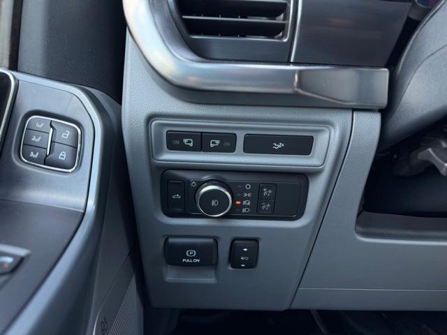 Photo of 2022 Iconic Silver Metallic Ford F-150