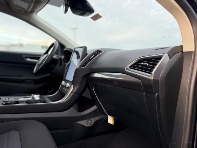 Photo of 2024 Agate Black Metallic Ford Edge
