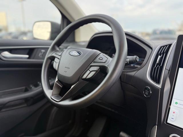Photo of 2024 Agate Black Metallic Ford Edge