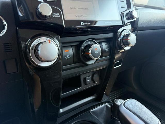 Photo of 2022 White Toyota 4Runner