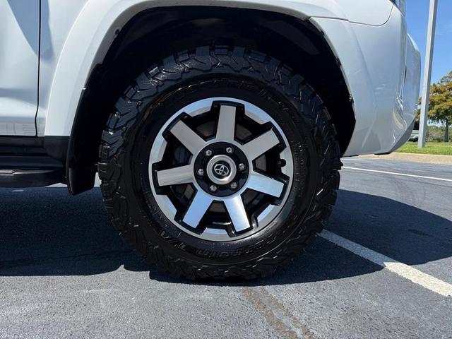 Photo of 2022 White Toyota 4Runner