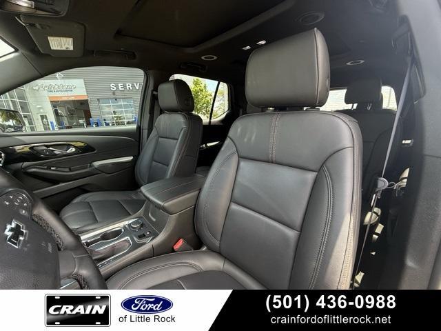 Photo of 2023 Summit White Chevrolet Traverse