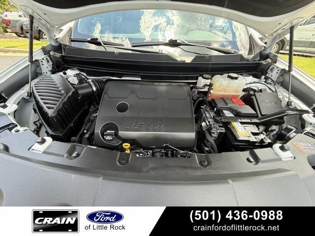 Photo of 2023 Summit White Chevrolet Traverse