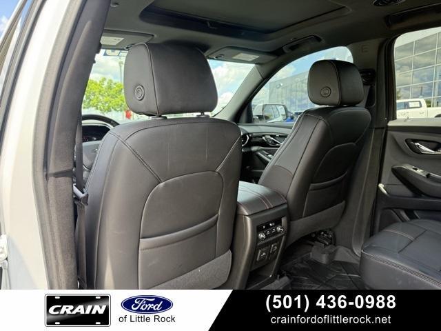 Photo of 2023 Summit White Chevrolet Traverse