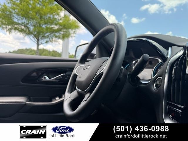 Photo of 2023 Summit White Chevrolet Traverse