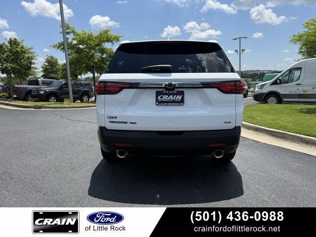 Photo of 2023 Summit White Chevrolet Traverse
