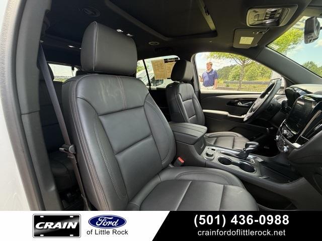 Photo of 2023 Summit White Chevrolet Traverse