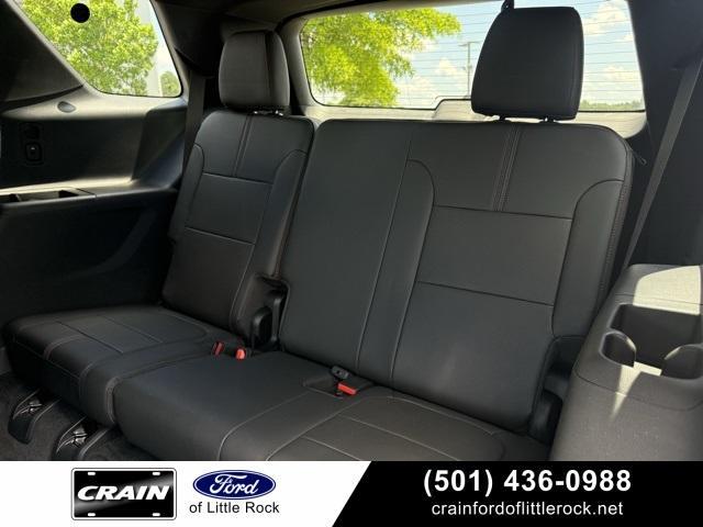 Photo of 2023 Summit White Chevrolet Traverse