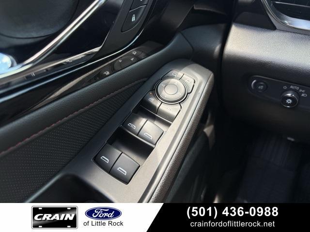 Photo of 2023 Summit White Chevrolet Traverse