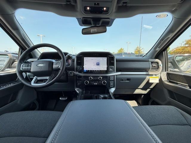 Photo of 2025 White Metallic Ford F-150