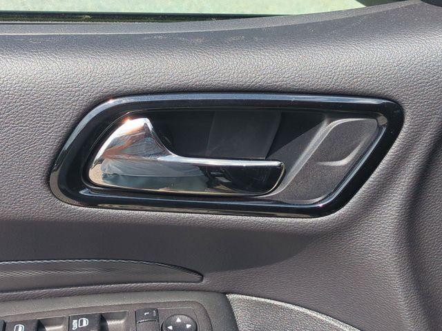 Photo of 2025 DB Black Crystal Clearcoat Dodge Durango