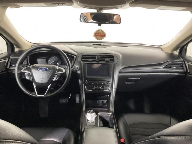 Photo of 2018 White Gold Metallic Ford Fusion