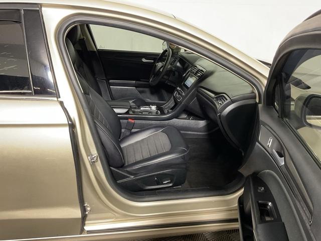 Photo of 2018 White Gold Metallic Ford Fusion