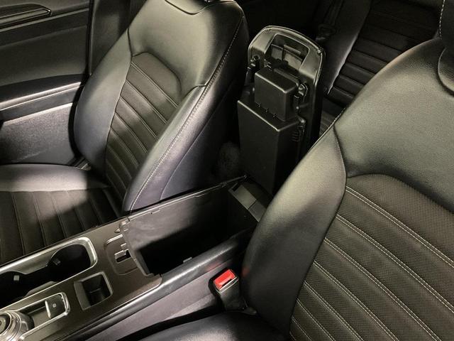 Photo of 2018 White Gold Metallic Ford Fusion