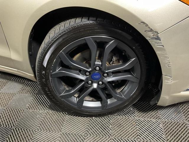 Photo of 2018 White Gold Metallic Ford Fusion