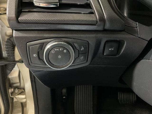 Photo of 2018 White Gold Metallic Ford Fusion
