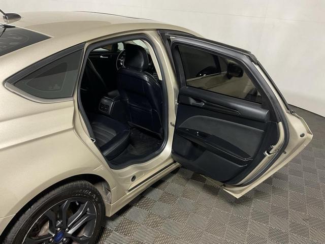 Photo of 2018 White Gold Metallic Ford Fusion