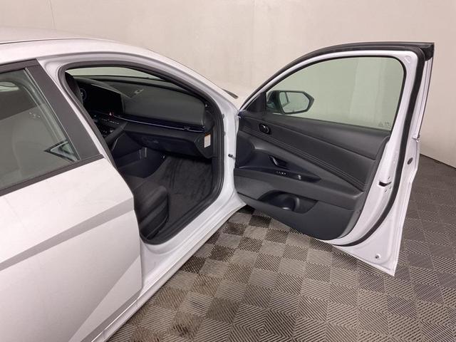 Photo of 2025 White Hyundai ELANTRA HEV
