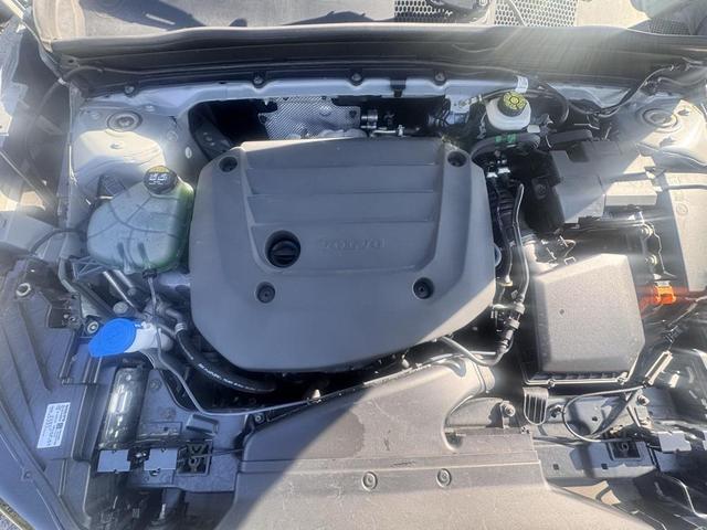 Photo of 2024 Vapor Gray Metallic Volvo XC40