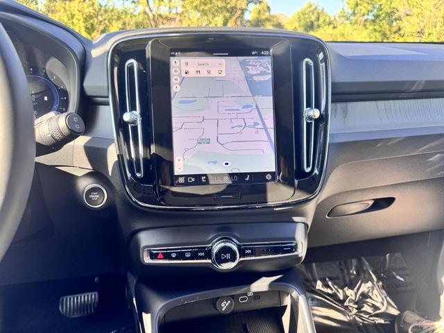 Photo of 2024 Vapor Gray Metallic Volvo XC40