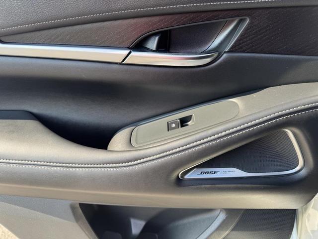 Photo of 2023 Majestic White/Black Obsidian INFINITI QX60