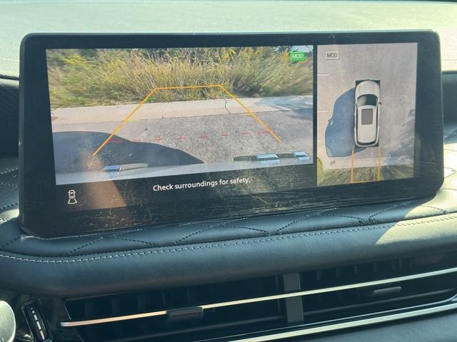 Photo of 2023 Majestic White/Black Obsidian INFINITI QX60
