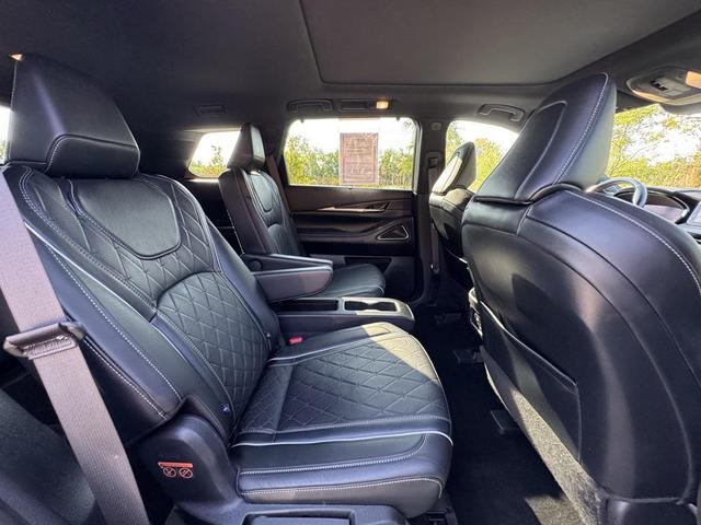 Photo of 2023 Majestic White/Black Obsidian INFINITI QX60