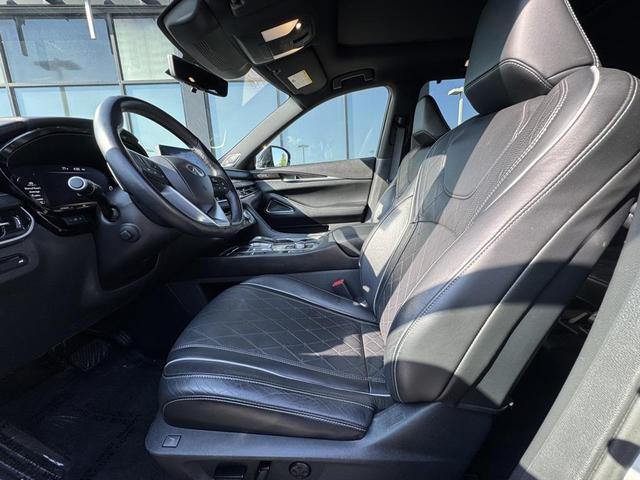 Photo of 2023 Majestic White/Black Obsidian INFINITI QX60