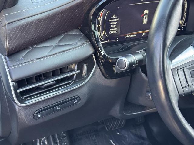 Photo of 2023 Majestic White/Black Obsidian INFINITI QX60