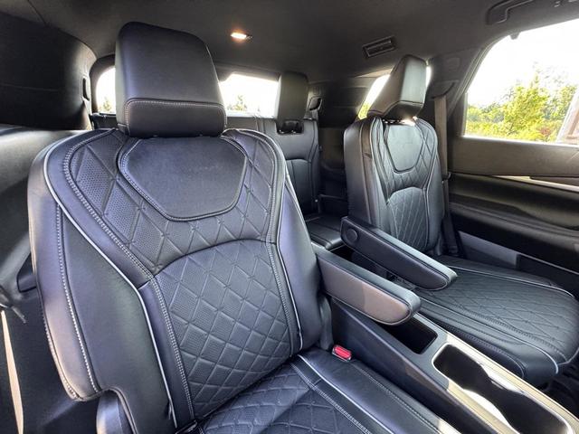 Photo of 2023 Majestic White/Black Obsidian INFINITI QX60