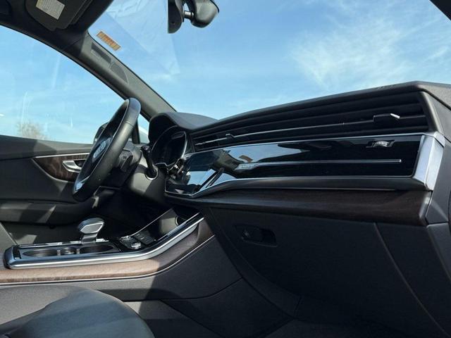 Photo of 2022 Glacier White Audi Q7