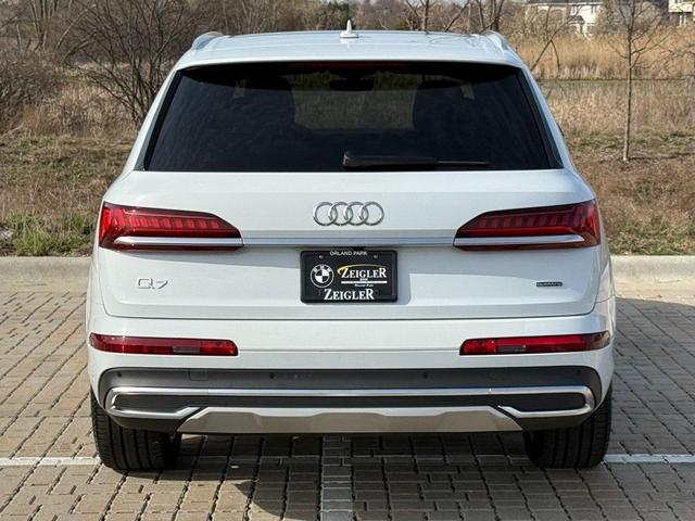 Photo of 2022 Glacier White Audi Q7