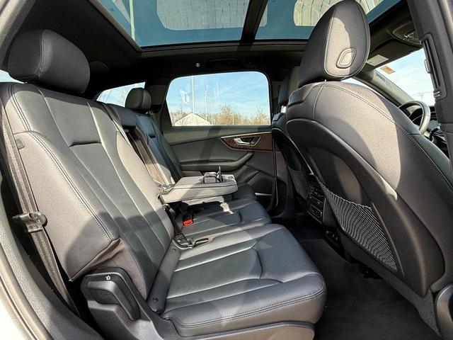 Photo of 2022 Glacier White Audi Q7
