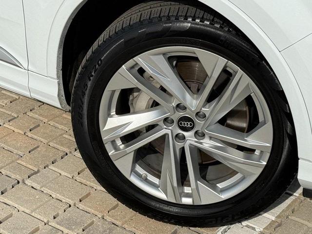 Photo of 2022 Glacier White Audi Q7