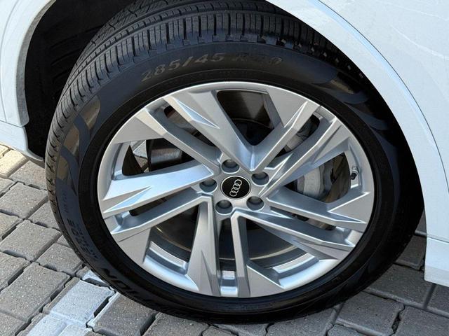 Photo of 2022 Glacier White Audi Q7