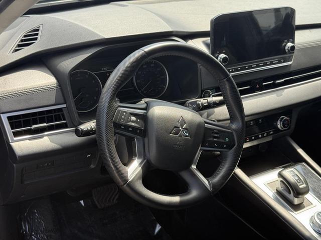 Photo of 2022 Black Diamond Mitsubishi Outlander