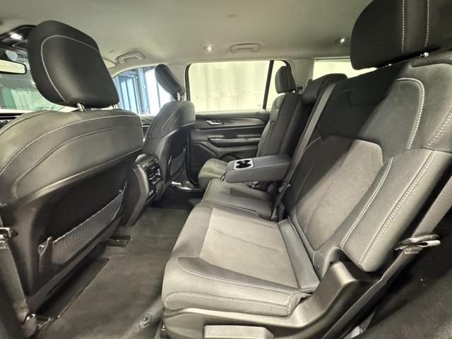 Photo of 2023 Silver Zynith Jeep Grand Cherokee L