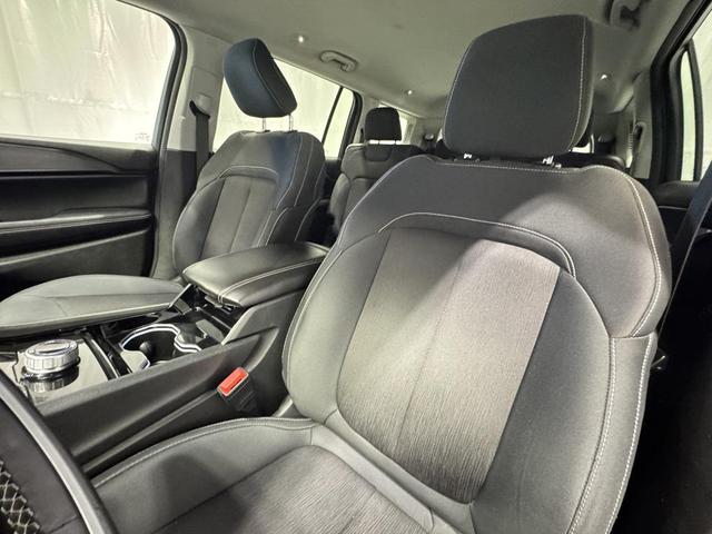 Photo of 2023 Silver Zynith Jeep Grand Cherokee L