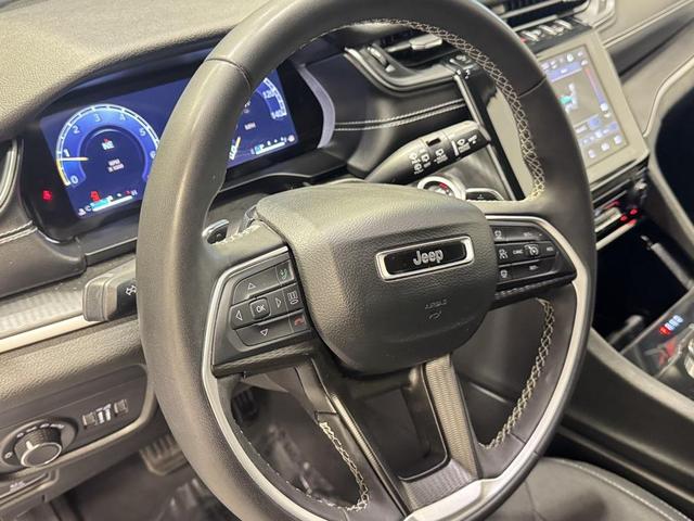 Photo of 2023 Silver Zynith Jeep Grand Cherokee L