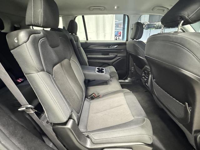 Photo of 2023 Silver Zynith Jeep Grand Cherokee L
