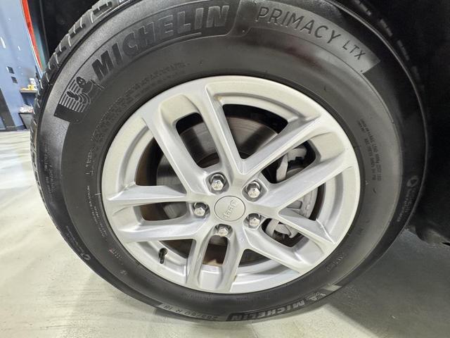 Photo of 2023 Silver Zynith Jeep Grand Cherokee L