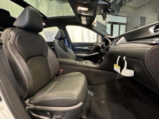 Photo of 2025 Radiant White INFINITI QX50