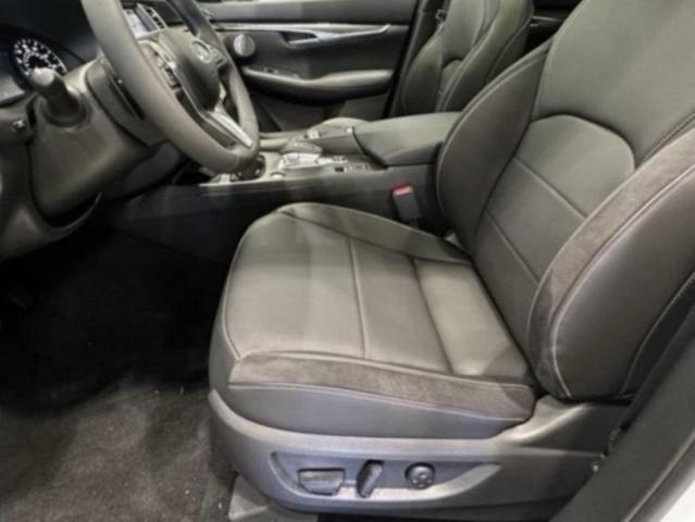 Photo of 2025 Radiant White INFINITI QX50