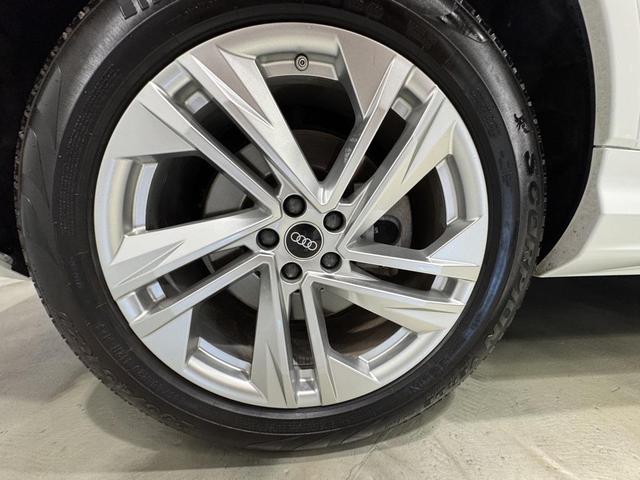 Photo of 2023 Carrara White Audi Q7
