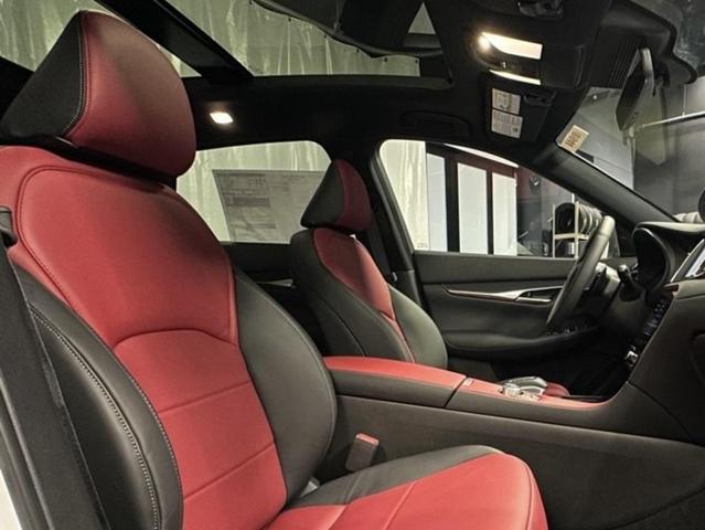 Photo of 2025 Radiant White INFINITI QX50