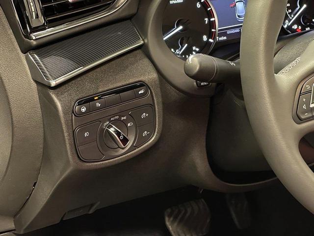 Photo of 2025 Radiant White INFINITI QX50
